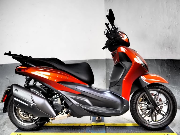 image for 2023 Piaggio Beverly 400 s Super executive scooter, 4k ,Screen stunning