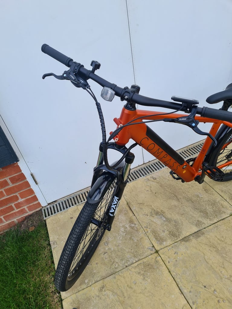 Compass Electric bike, hardly used and in great condition