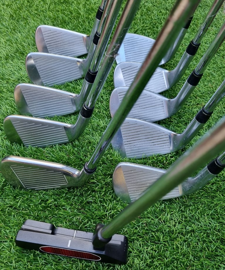 TAYLOR MADE, CALLAWAY, TITLEIST - NEW LYNX trolley bag, NEW CALLAWAY shoes & NEW SRIXON balls