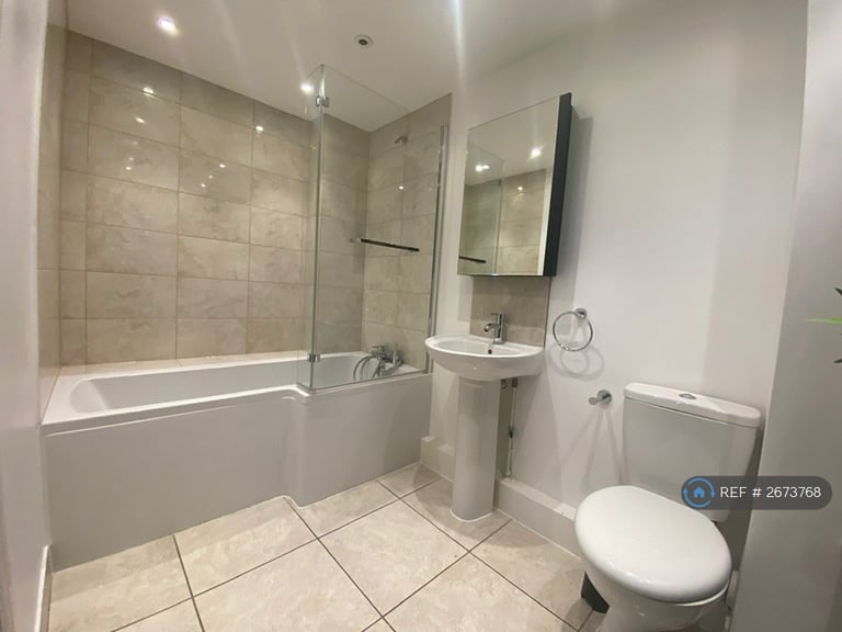 1 bedroom flat in Power House, London, W3 (1 bed) (#2673768)
