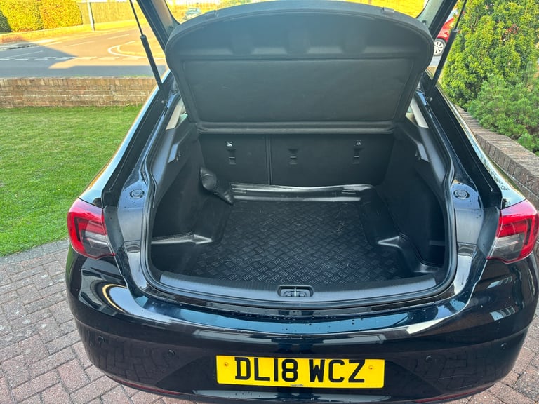 Vauxhall, INSIGNIA, Hatchback, 2018, Other, 1598 (cc), 5 doors