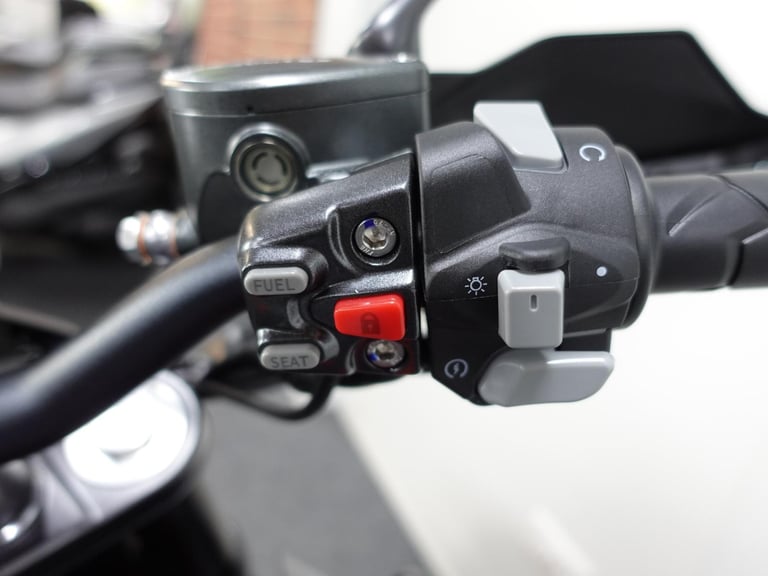 Zontes ZT125-U1 LCD. Stunning Hypermotard 125cc. Keyless & More!