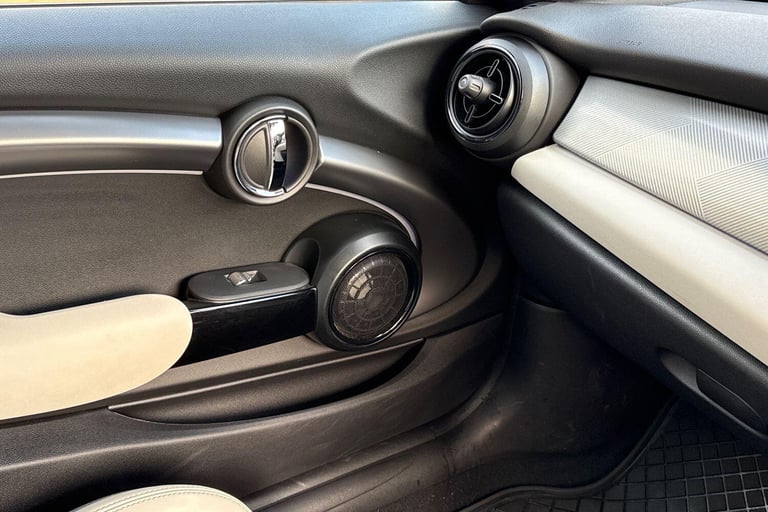 2022 MINI Hatch 1.5 Cooper Exclusive Hatchback 3dr Petrol Steptronic Euro 6 (s/s) (136 ps) HATCHB...