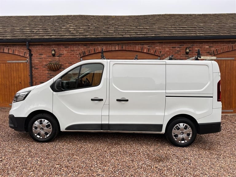2022 Renault Trafic 2.0 dCi Blue SL28 Business+ L1 H1 Euro 6 (s/s) 5dr Panel Van Diesel Manual
