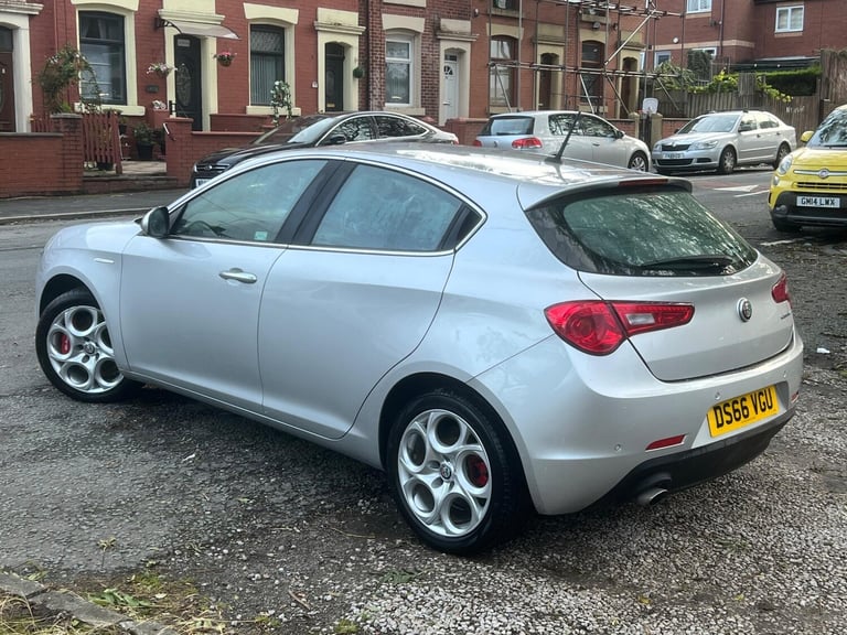 2016 Alfa Romeo Giulietta 1.6 JTDM-2 Super Euro 6 (s/s) 5dr HATCHBACK Diesel Manual