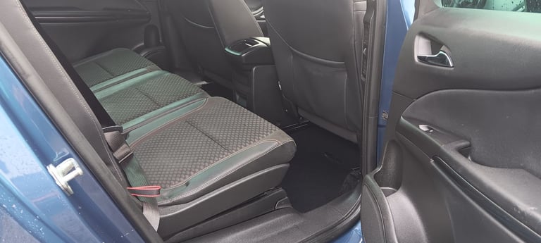 7 Seater Vauxhall Zafira Tourer 2.0