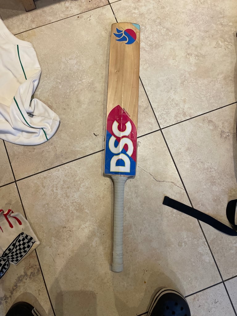 Complete junior/youth cricket gear