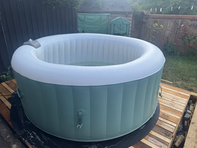 Clever spa 4 person hot tub