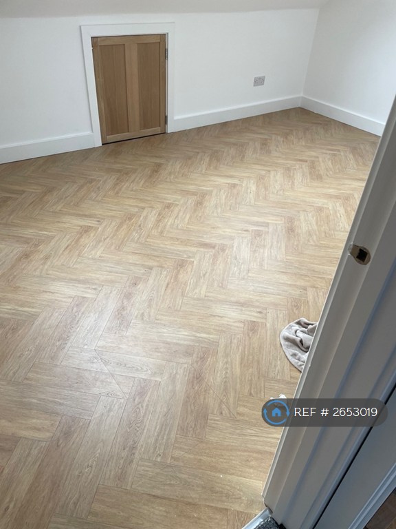 1 bedroom in Hereward Gardens, London, N13 (#2653019)