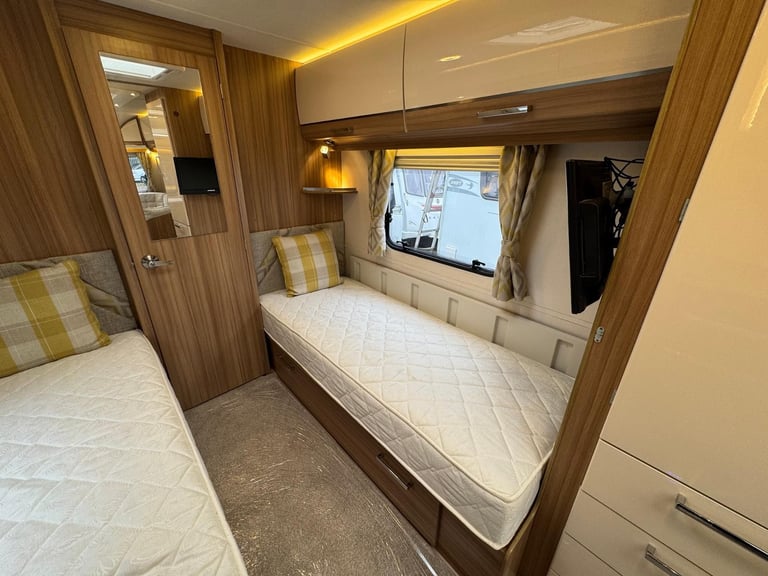 ⭐️ 2017/18 LUNAR CLUBMAN SB ⭐️ 4 BERTH TOURING CARAVAN ⭐️ FULLY SERVICED ⭐️