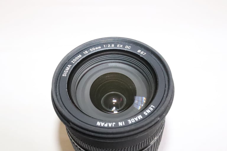 Sigma 18-50mm f/2.8 EX DC Macro Lens for Canon
