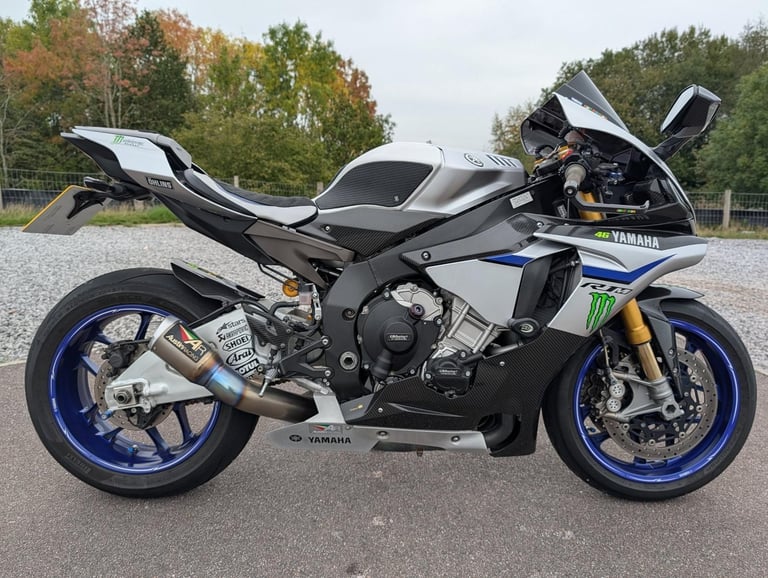 2016 YAMAHA YZF-R1M