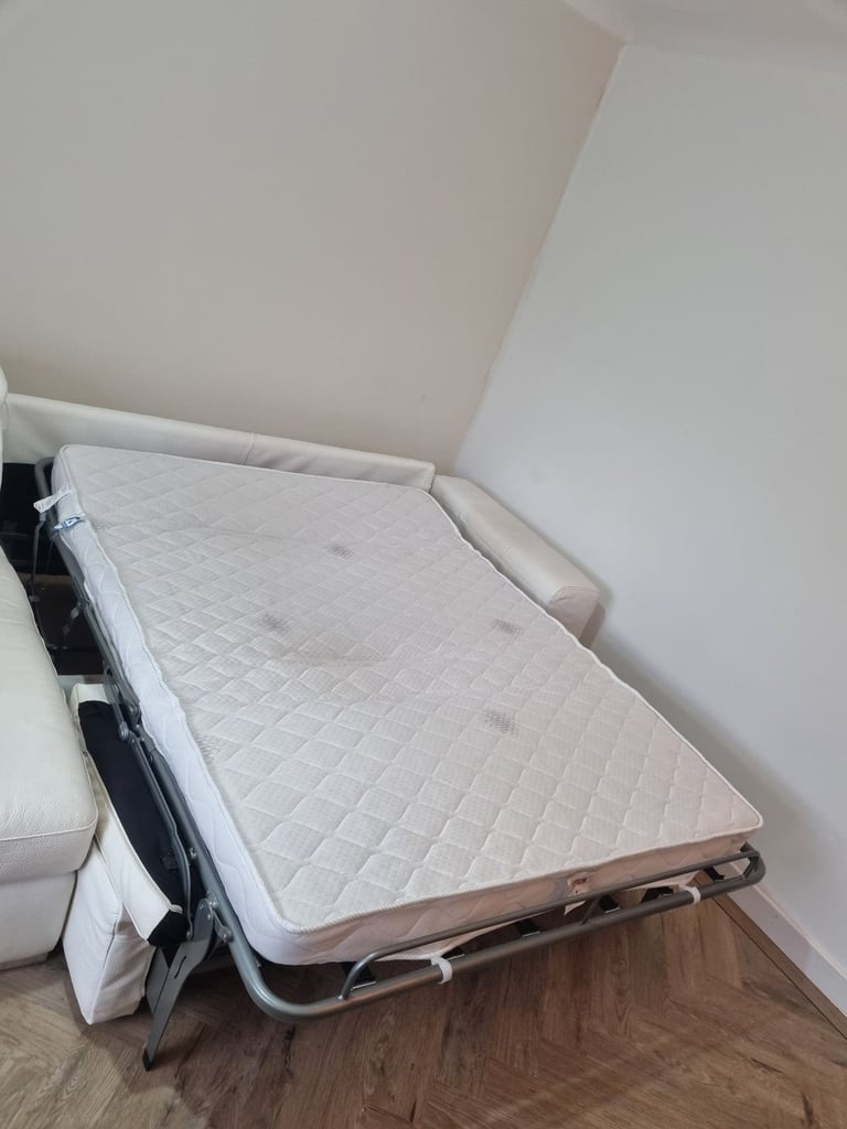 L SHAPE SOFA BED IN LEATHER