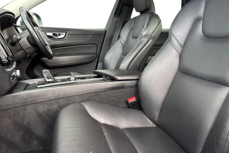 2019 Volvo XC60 2.0 B4 MHEV Momentum Auto AWD Euro 6 (s/s) 5dr SUV DIESEL Automatic