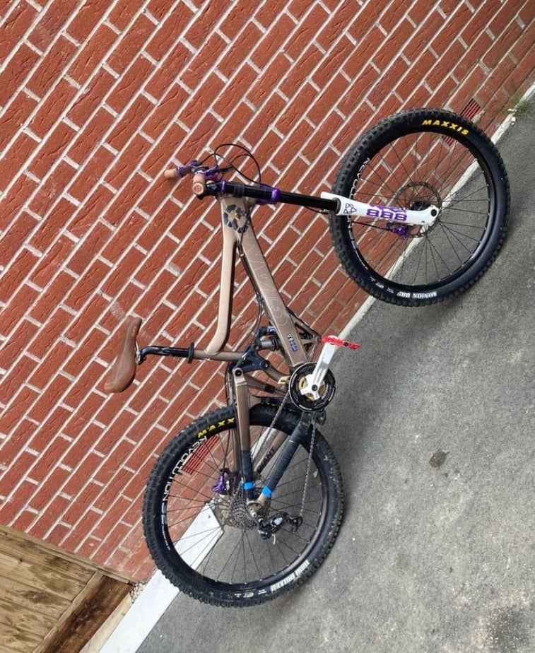 image for Giant glory downhill full suspension 