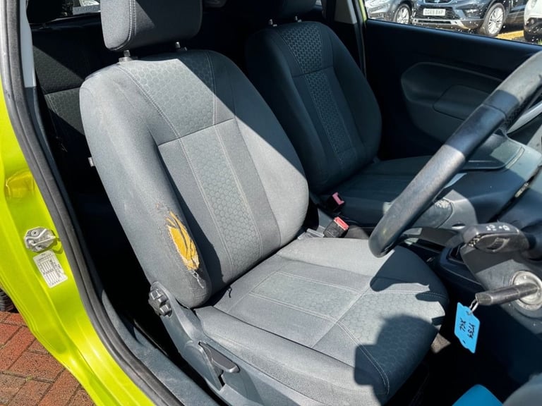 2009 Ford Fiesta 1.6 TDCi Titanium Hatchback 3 Door Squeeze Metallic Diesel Manual (110 g/km Hatc...