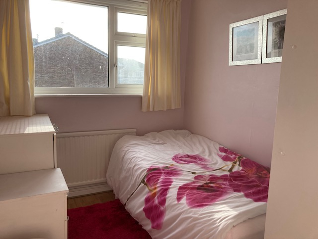 Sunday to Friday room available 10 mins drive to Bay/Cardiff