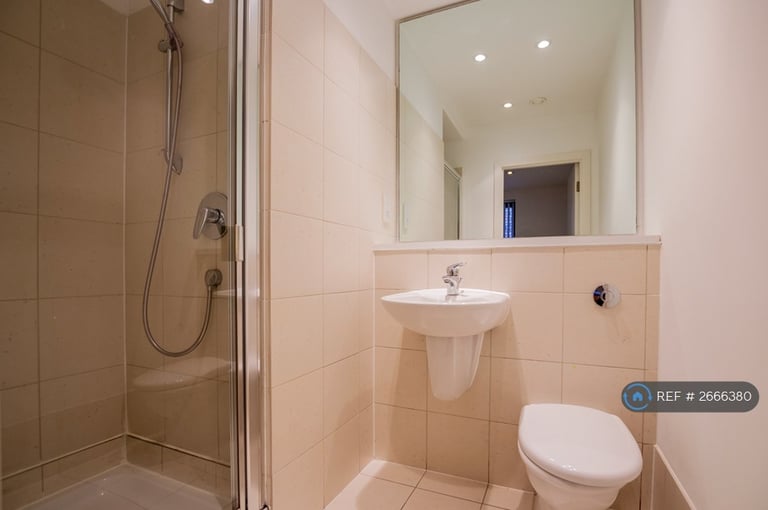 2 bedroom flat in Rice Street, Manchester, M3 (2 bed) (#2666380)