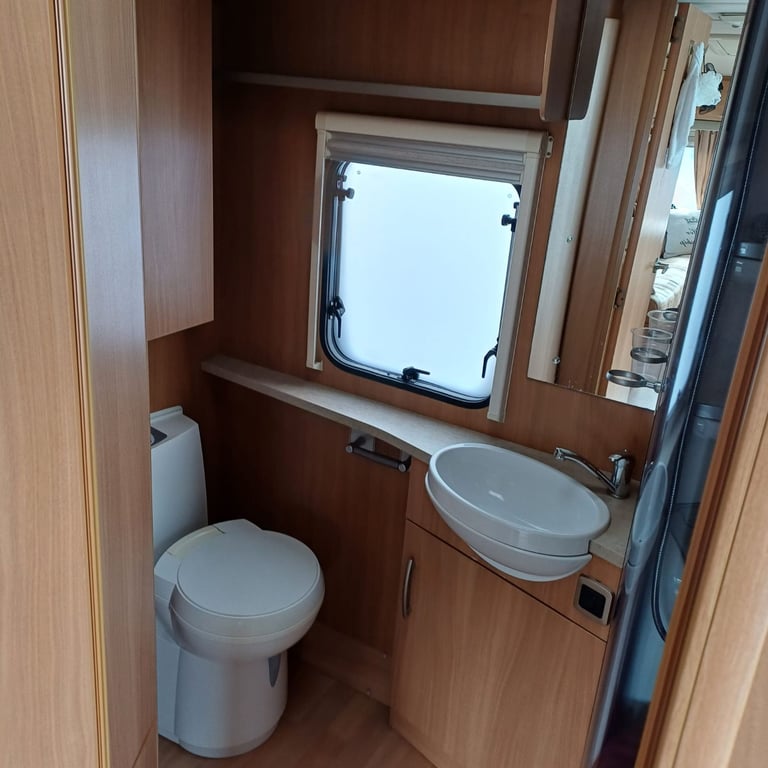 2008 Swift challenger 480 2 berth caravan with motor mover.  