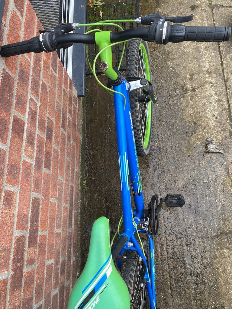 Boys bike Apollo interzone 24 inch wheel 