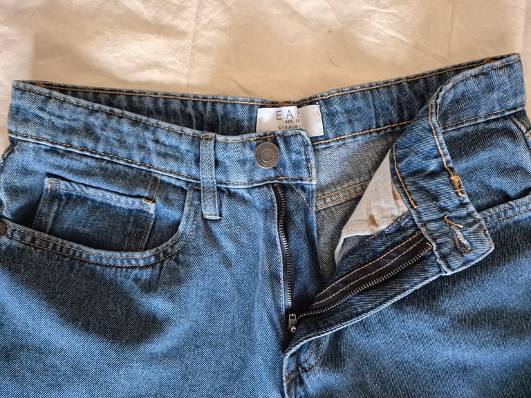 Mens Easy Jeans - Straight Leg – Waist32-Leg31.5 inch.