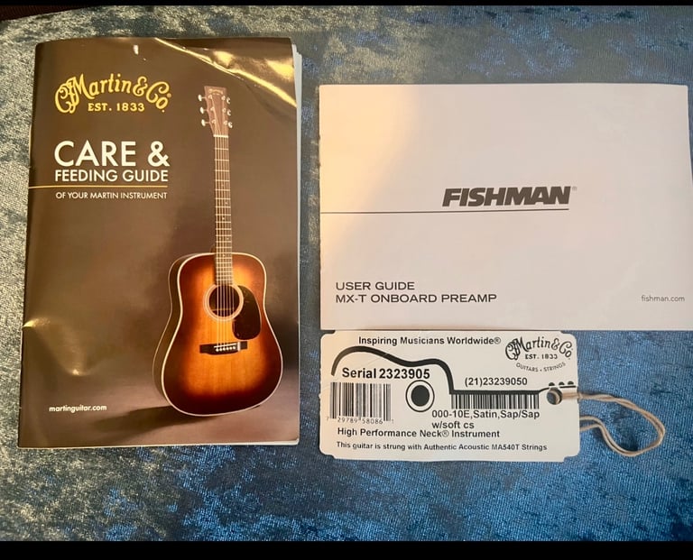 Martin 000-10e All solid wood Martin accoustic guitar with fishman pickup 