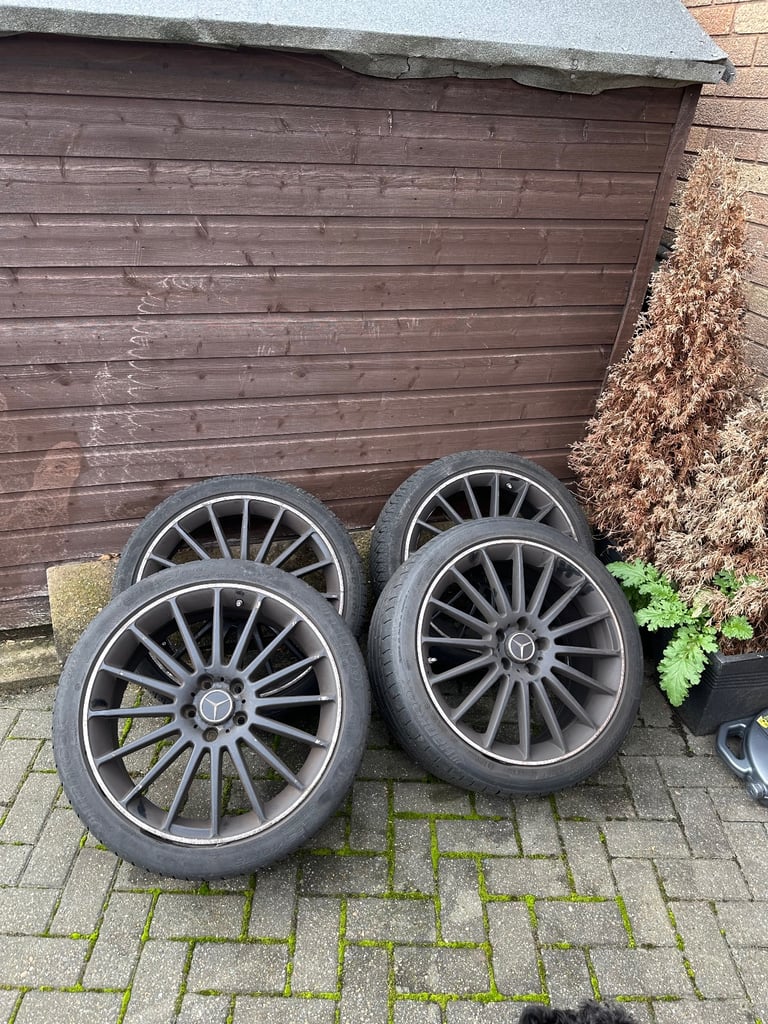 Mercedes 19” alloy wheels staggered 5x112