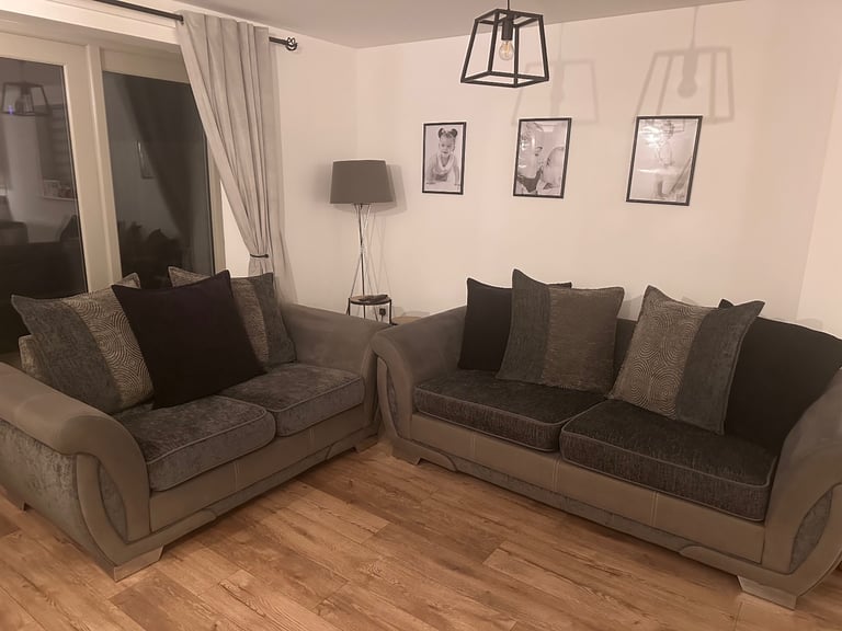 image for DFS 2 piece sofa set 