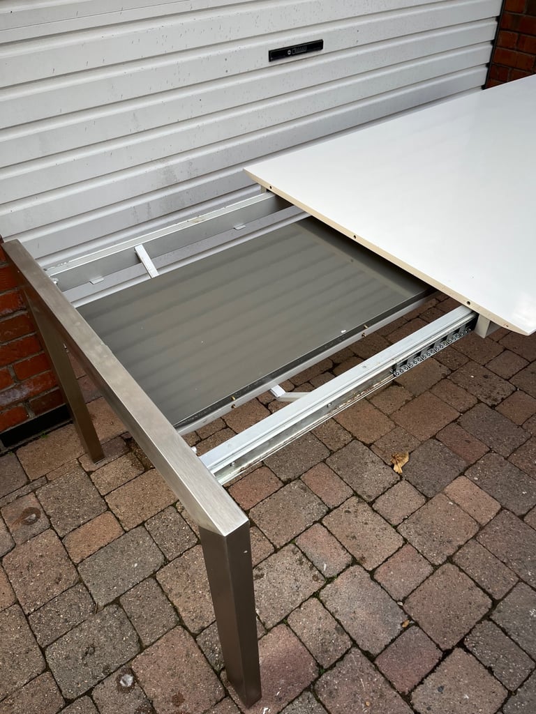 White High Gloss and Chrome Extendable Dining Table