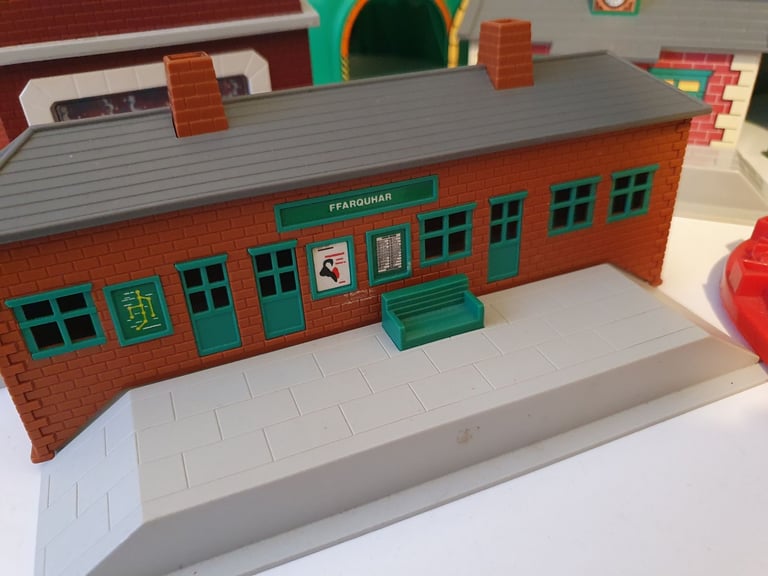 Tomy Trackmaster Train Tunnels, engine sheds, bridge, water tower, turntable