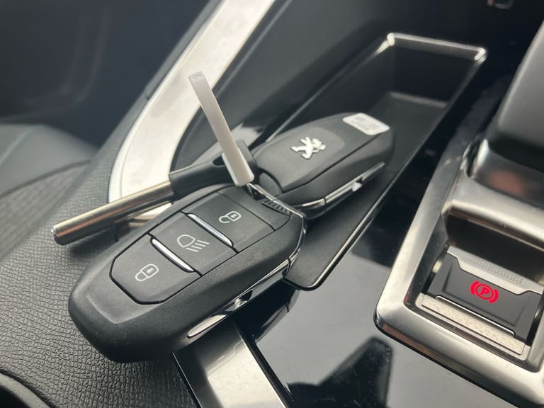 2023 Peugeot 3008 1.6 Hybrid 225 Allure Premium+ 5dr e-EAT8 Estate PETROL/ELECTRIC Automatic