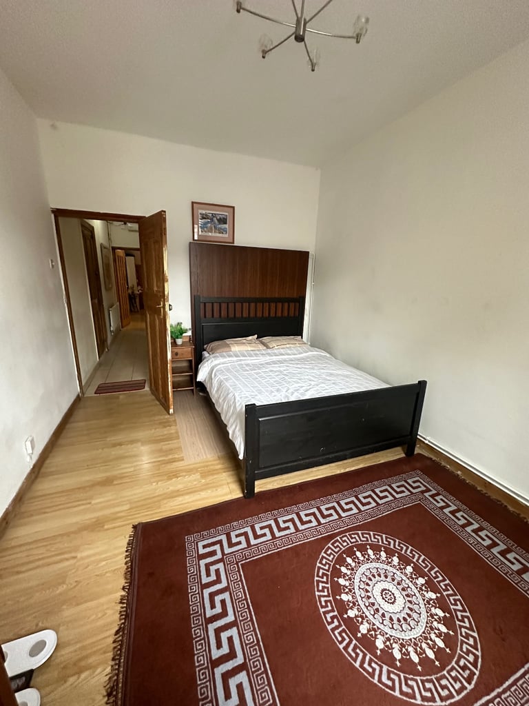 2 bedroom flat 