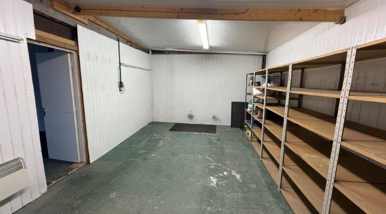 Main Workspace / Workshop / 3 Individual Garages Storage Unit Available 