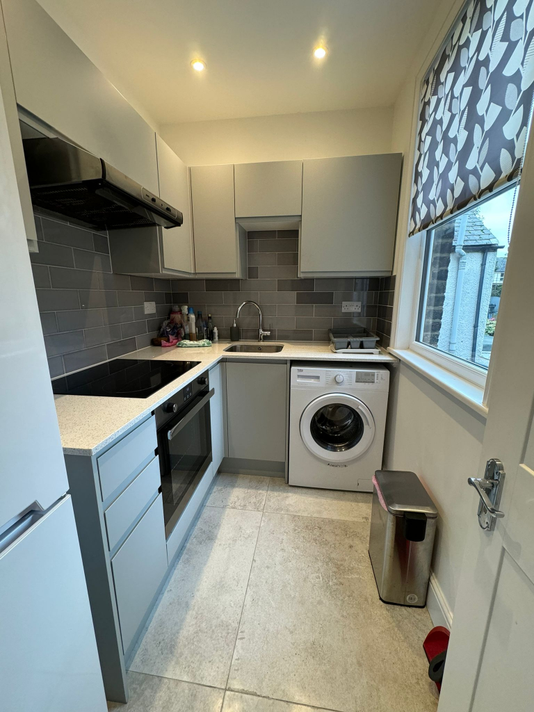 BEAUTIFUL LARGE STUDIO AVAILABLE FOR RENT IN FELTHAM