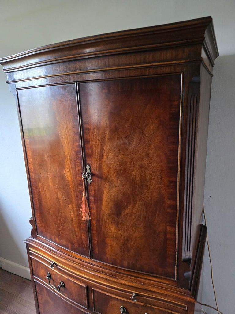 VINTAGE Burr Walnut Purpose Built Cocktail Drinks Cabinet -Possible Local Delivery