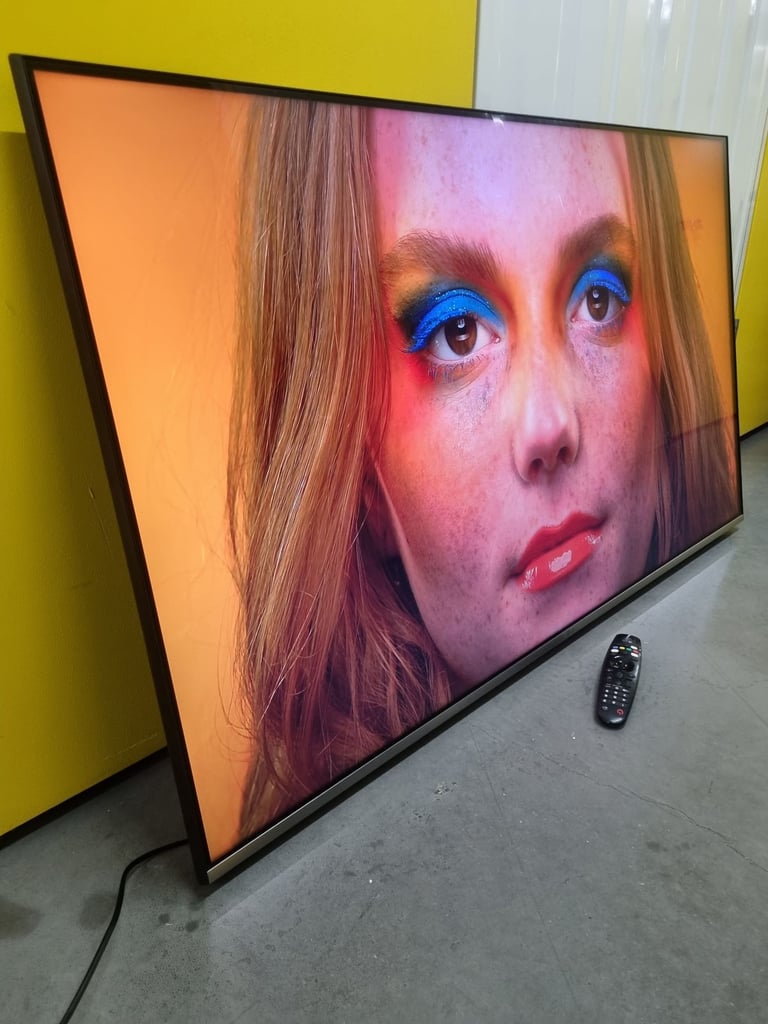 Exceptional 43" LG 4k Smart Ultra Uhd Led WiFi Internet TV with STAND and REMOTE £129