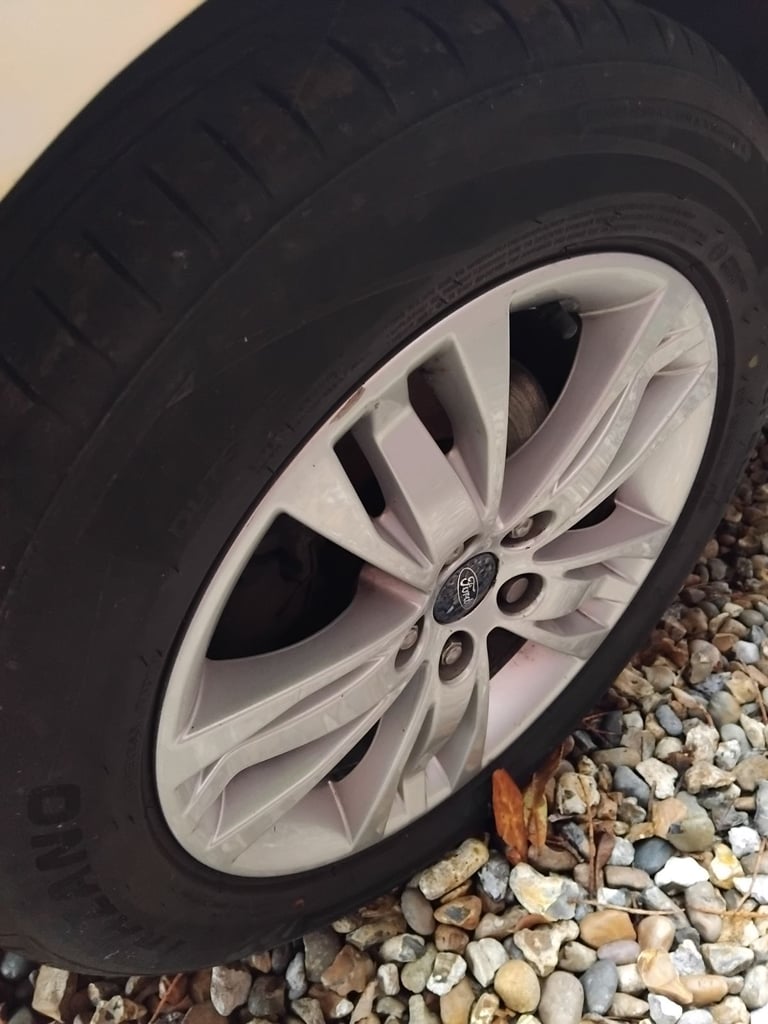 Ford wheels and tyres 