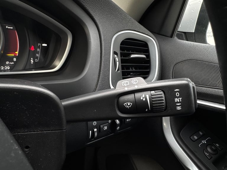 2016 Volvo V40 D3 [4 Cyl 150] Inscription 5dr Geartronic HATCHBACK DIESEL Automatic