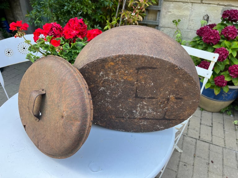 Antique Cast Iron Cooking Pot 