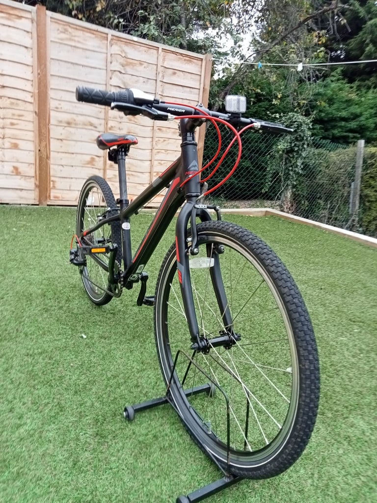 Merida Matts Junior 24 inch wheels Hybrid Mountain Bike.