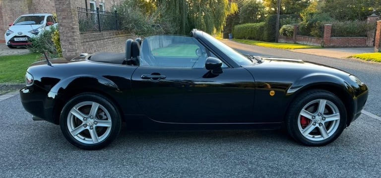 2006(56) MAZDA MX-5 2.0i CONVERTIBLE GENUINE 33,000 MILES 11 SERVICES LOVELY CAR