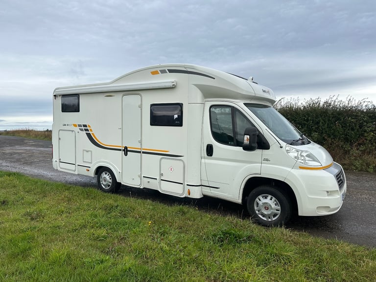 Adria sunliving fixed bed low miles under 3500kg