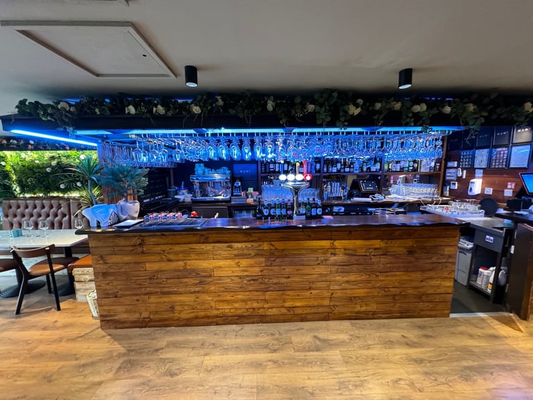 Restaurant/Luxury Bar Business For Sale - Prime Location - Modern Interior - Free Parking