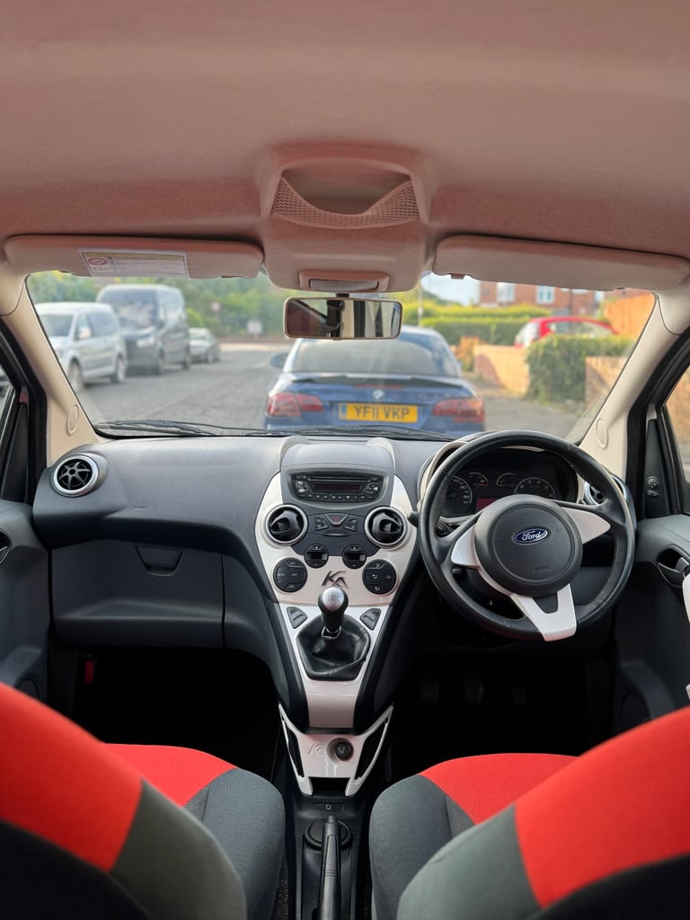 2011 FORD KA TITANIUM