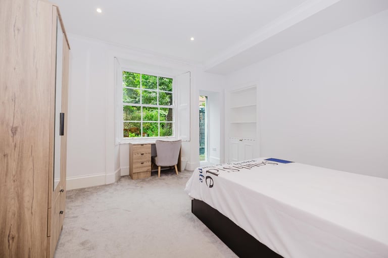 Incredible, 5 bedroom, HMO pending flat on Castle Terrace– available NOW