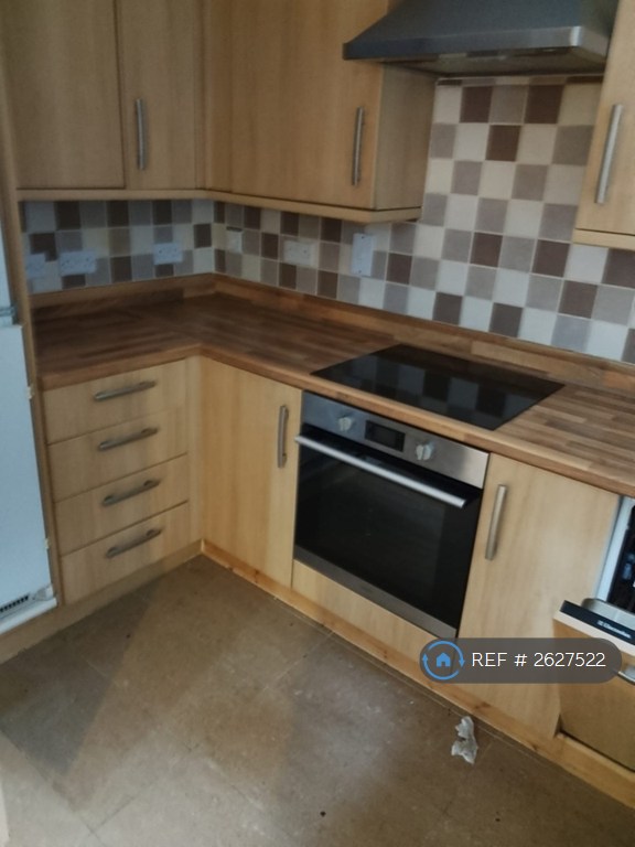 1 bedroom flat in Hengist Way, Wallington, SM6 (1 bed) (#2627522)