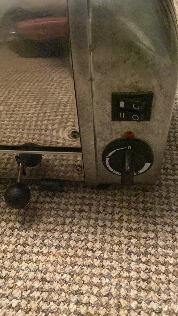 Dualit 3 slice toaster with sandwich holder.