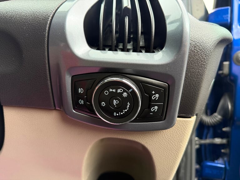 2014 Ford Tourneo Custom 2.2 300 TDCi Limited Minibus Double Cab 5dr Diesel Manual L1 Euro 5 (s/s...