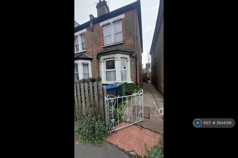 image for 2 bedroom house in Cromwell Road, Kingston Upon Thames, KT2 (2 bed) (#2644316)