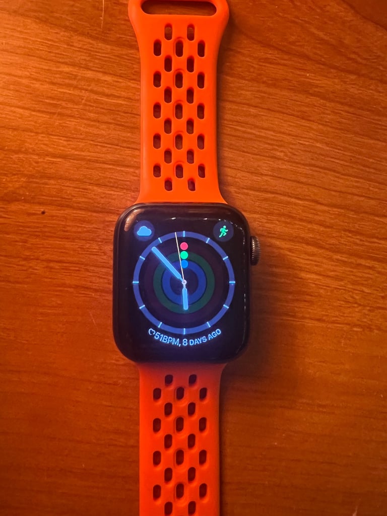 Apple SE smart watch with Orginal box , 3 straps and charger included